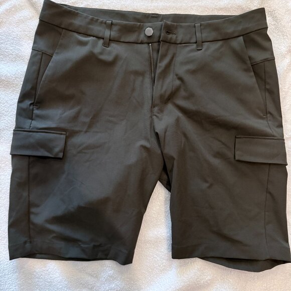 Lululemon Shorts Men's 34 Green Classic Fit Hiking Cargo 9" - Picture 1 of 3